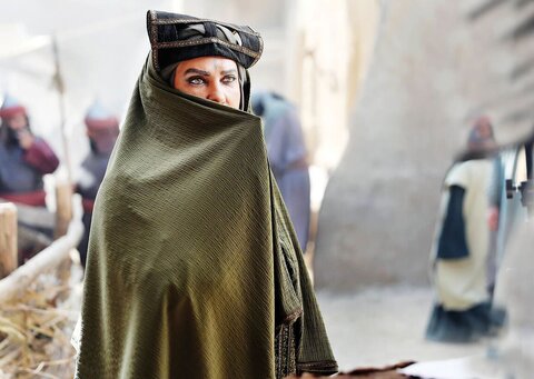 «عشق کوفی» به نویسندگی فائزه یارمحمدی و یزدان محمدکاظمی روایتگر یک عشق در سال ۶۱ هجری قمری است که اتفاقهای کوفه و کربلا آن را دستخوش تغییرات میکند.