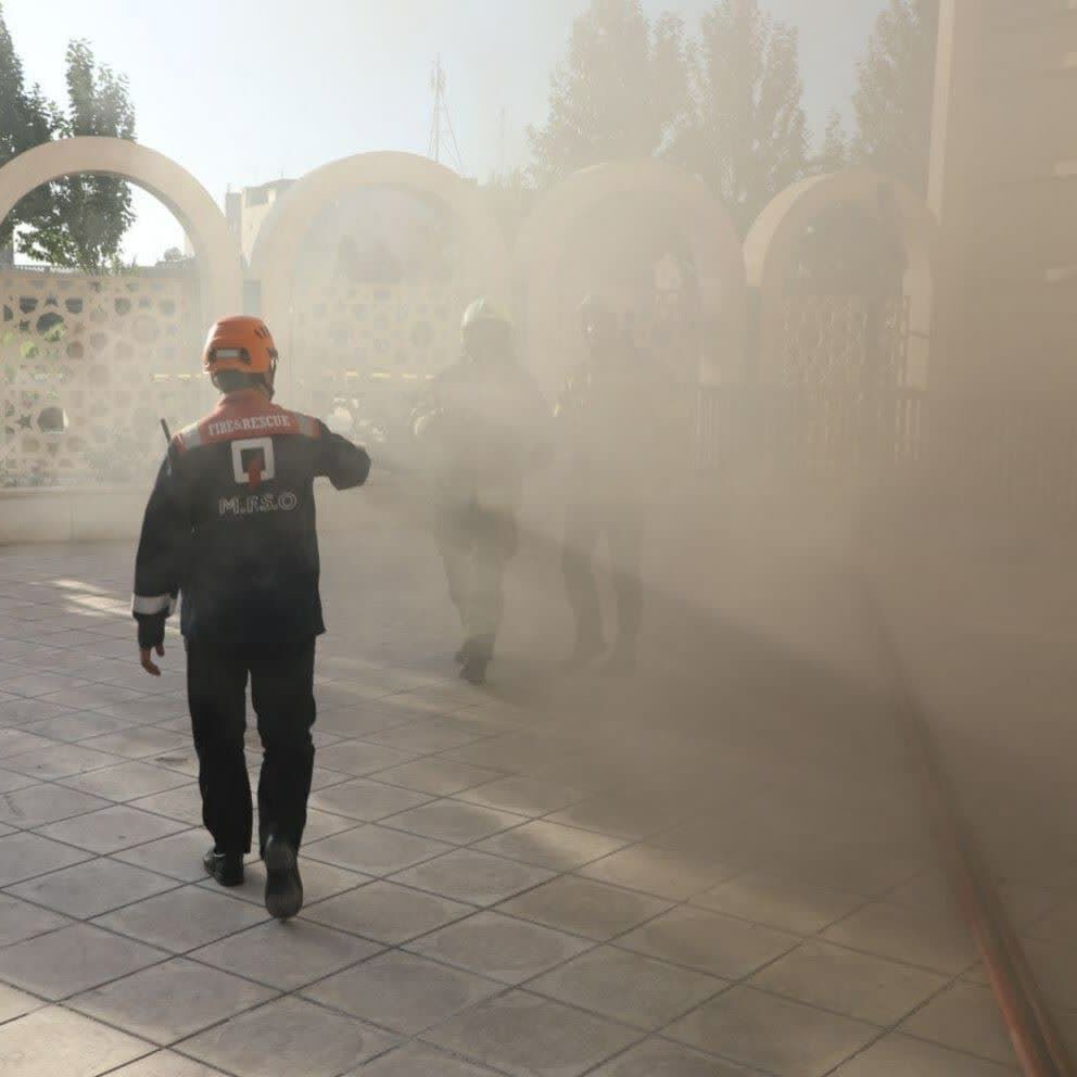 نجات ۱۰۰ مسافر و خدمه توسط آتش نشانان در پی حریق یک هتل در خیابان شارستان مشهد 