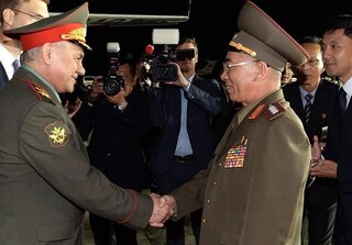 دیدار و گفتگوی وزرای دفاع روسیه و کره شمالی