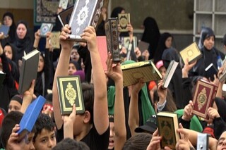 نوجوانان لبنانی در محکومیت هتک حرمت قرآن کریم تجمع کردند+ تصاویر