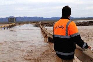 سیلاب راه ارتباطی ۴ روستای چناران را مسدود کرد