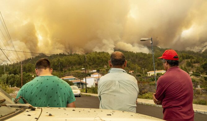 سرایت آتش سوزی‌های جنگلی به مرکز یونان و تخلیه شهرک‌ها