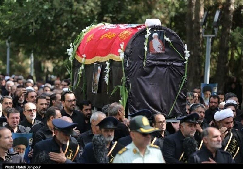 پیکرهای آیتالله رحیمیان و سردار شهید خطابخش در گلستان شهدای اصفهان آرام گرفتند+تصویر
