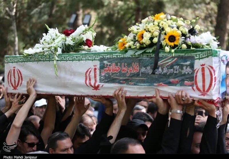 پیکرهای آیتالله رحیمیان و سردار شهید خطابخش در گلستان شهدای اصفهان آرام گرفتند+تصویر