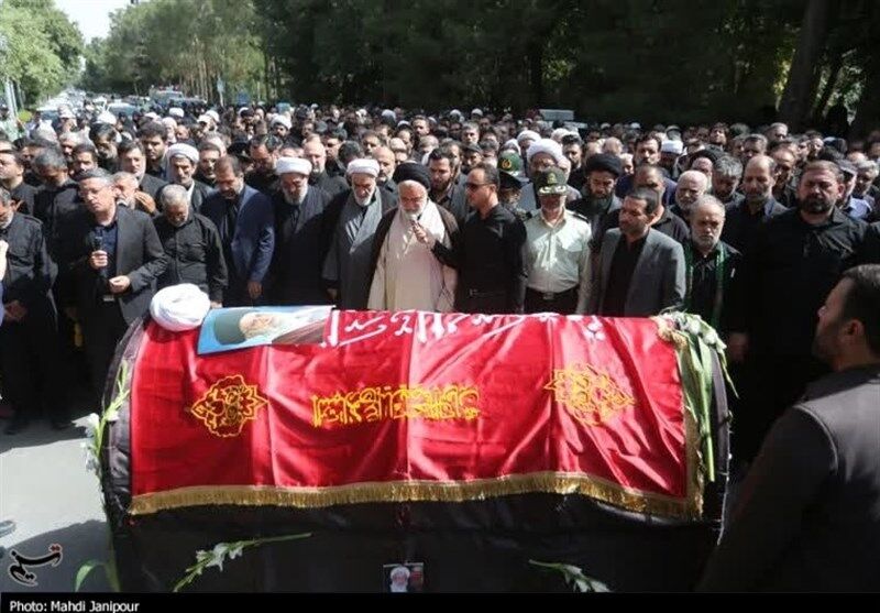پیکرهای آیتالله رحیمیان و سردار شهید خطابخش در گلستان شهدای اصفهان آرام گرفتند+تصویر