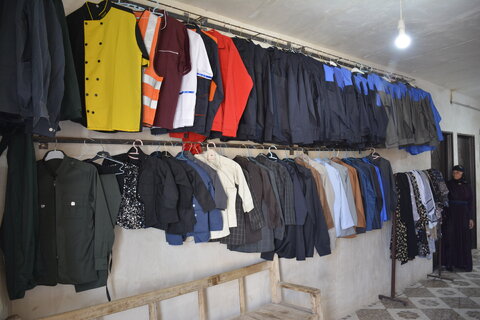 درباره بانوی ماکویی که باوجود معلولیت دست و پا دست دیگران را هم گرفته است