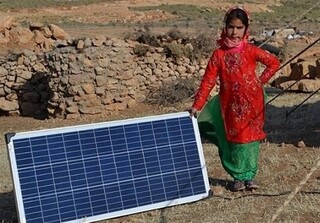 توزیع ۳۰ هزار سامانه قابل حمل برق خورشیدی برای تأمین برق عشایر تا پایان سال