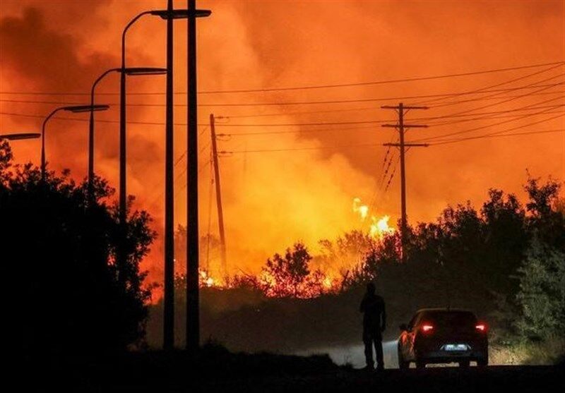 تداوم آتش سوزی‌های جنگلی در یونان/ خسارات شدید طوفان در ایتالیا