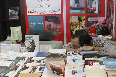 این روزها همه از شمارگان پایین کتاب ناراضی هستند/ مسکّن کافی است، فکر درمان باشید