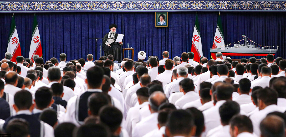 رهبر معظم انقلاب خطاب به ناوگروه ۸۶ ارتش: کاری که شما انجام دادید یک افتخار بزرگ بود / انقلاب اسلامی دریانوردی ایران را از تعطیلی درآورد