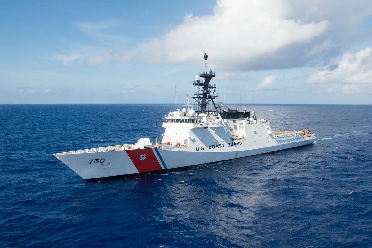 نگرانی سناتور آمریکایی از حضور کشتی‌های جنگی چین و روسیه در نزدیکی «آلاسکا»