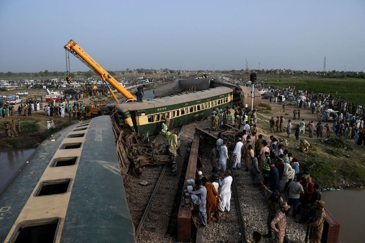 شمار قربانیان حادثه قطار در پاکستان به ۳۰ تن افزایش یافت