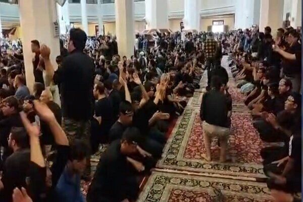 عزاداری مهاجران افغانی مقیم شیراز در حرم شاهچراغ(ع)