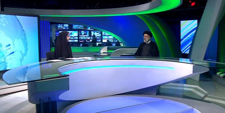 رئیسجمهور: دولت در میدان عمل است و تبیین آنچه انجام میشود بر عهده رسانههاست/ نقدپذیریم و منتقدان را «بیشناسنامه» نمیخوانیم