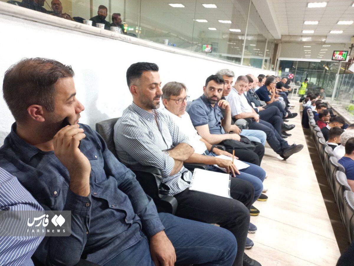 حضور دو مربی تیم ملی در ورزشگاه آزادی و افسوس جالب گلمحمدی از خراب شدن موقعیت پرسپولیس