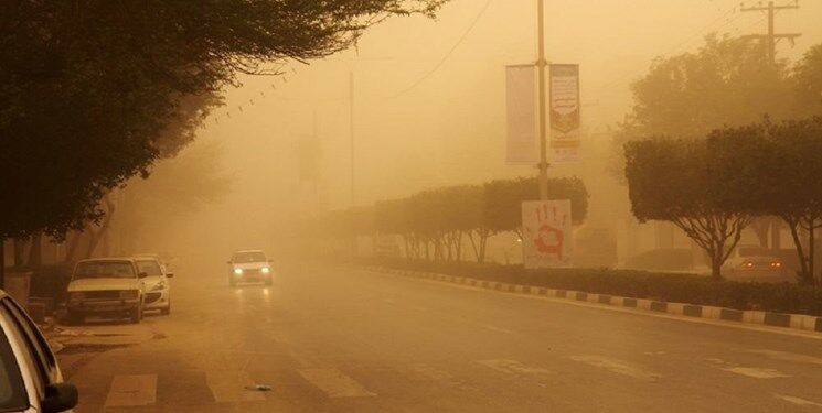 طوفان گرد و خاک دید رانندگان در جاده مشهد-سرخس را محدود کرد
