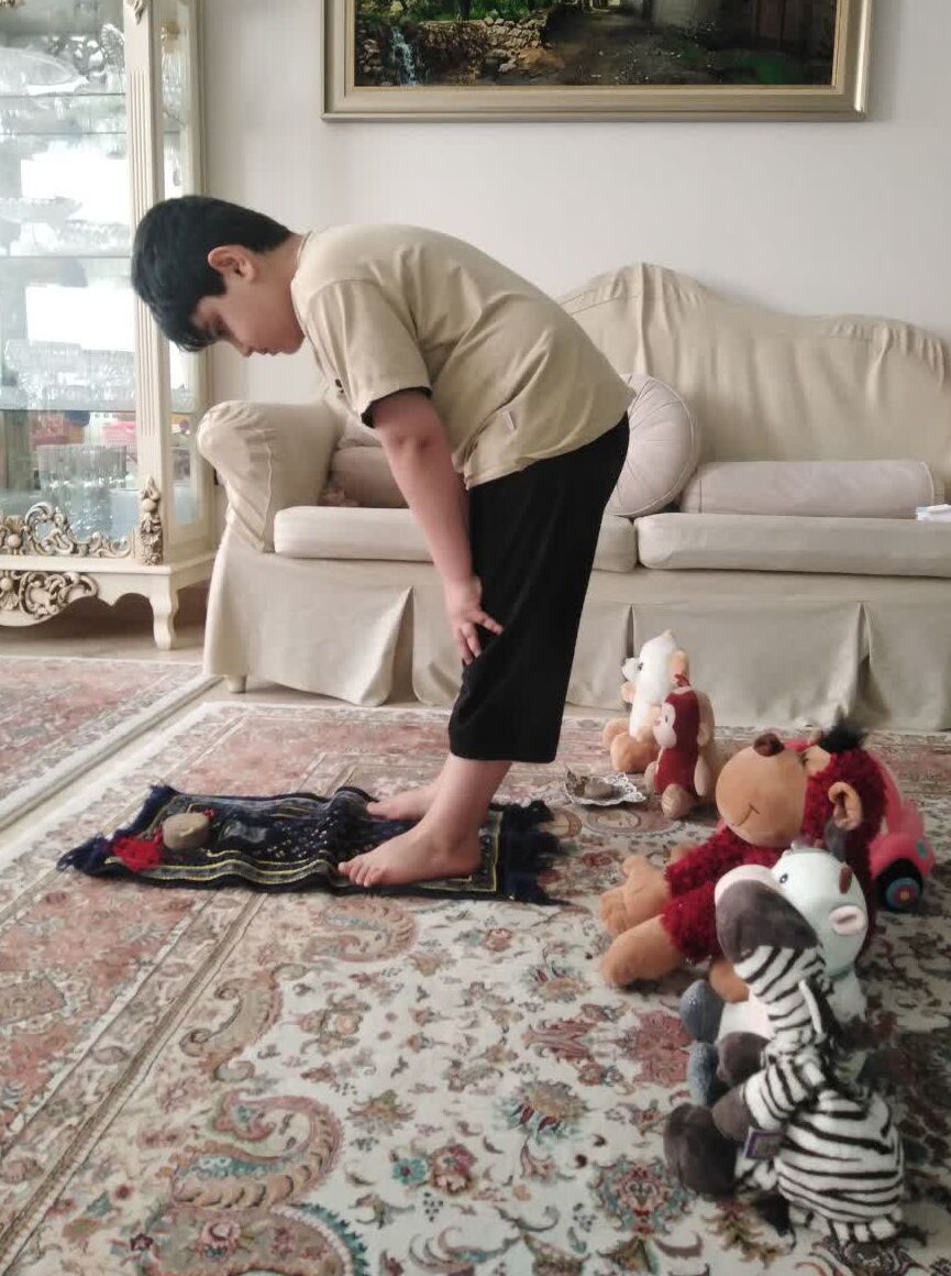 چگونه کودکم را عاشق نماز کنم؟