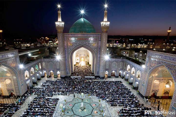 عملیات مرمت و استحکام کاشی‌های گلدسته‌های تاریخی مسجد گوهرشاد پایان یافت / صیانت از میراث وقف در حریم نور