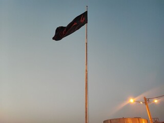 پرچم ۴۰ مترمربعی «یا حسین» در مرز شلمچه برافراشته شد