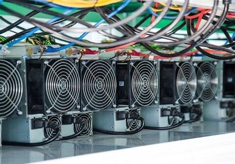 کشف ۱۳ دستگاه ماینر غیرمجاز در مرکز اسقاط خودرو  قم