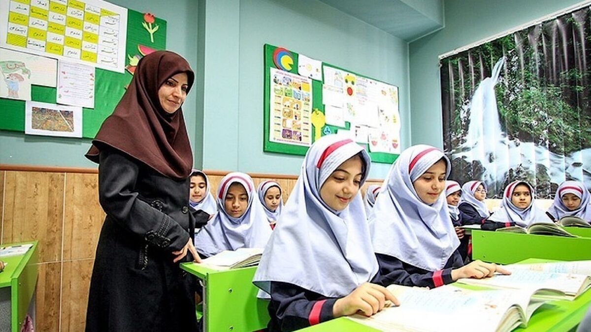 خبر خوب احمد محمودزاده؛ حقوق معلمان ابتدایی و متوسطه مدارس غیردولتی افزایش می‌یابد