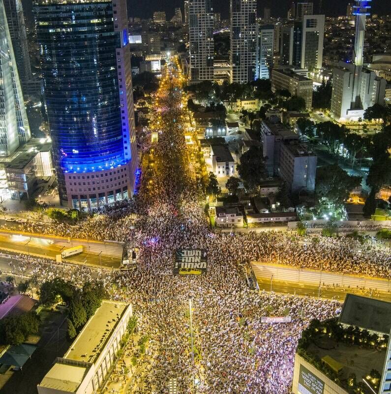 سی و سومین هفته اعتراضات در سرزمینهای اشغالی/ لاپید: دولت نتانیاهو سقوط خواهد کرد + عکس