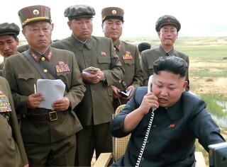 پیونگ یانگ: آزمایش موشک‌های کروز روی ناو با نظارت رهبر کره شمالی با موفقیت انجام شد