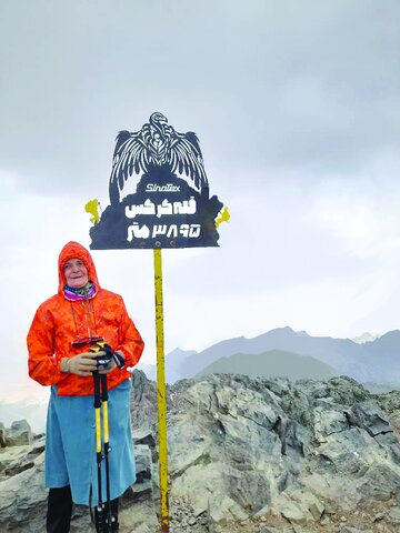 صعود به بلندترین قلههای ایران در ۷۸ سالگی / درباره مادربزرگ نیکوکاریکه نشان داده سن فقط یک عدد است