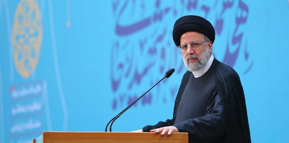 رئیسجمهور در مراسم گرامیداشت هفته دولت: بروکراسی یکی از مشکلات نظام اداری کشور است/ تأکید بر ضرورت حفظ کرامت ارباب رجوع