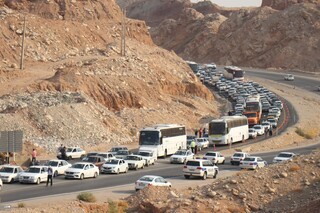 درخواست از زائران اربعین: ترافیک در مرز مهران؛ از مرزهای دیگر به عراق بروید
