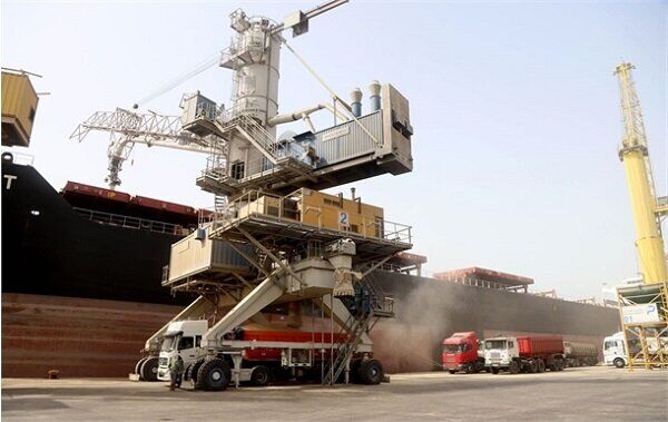 تخلیه کشتی ۶۶ هزار تنی روغن خوراکی در بندرعباس