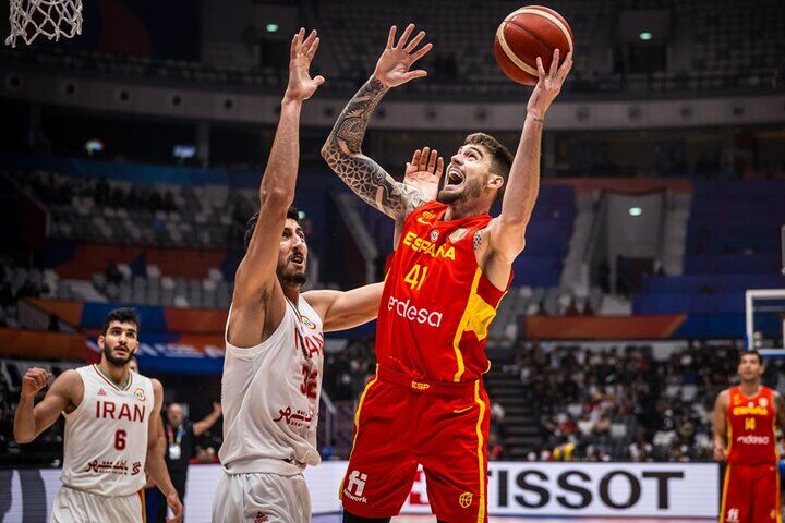 شکست بسکتبال ایران در پایان جدال یک نیمهای با قهرمان جهان