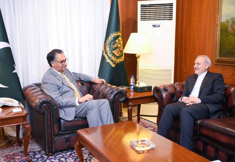 دیدار سفیر کشورمان و وزیر خارجه دولت موقت پاکستان