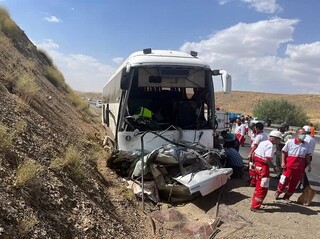 ۴ کشته در تصادف اتوبوس با خودرو حامل زائران اربعین