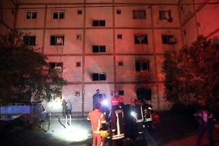 مهار انفجار توأم با حریق یک مجتمع مسکونی در مشهد/۸نفر نجات یافتند