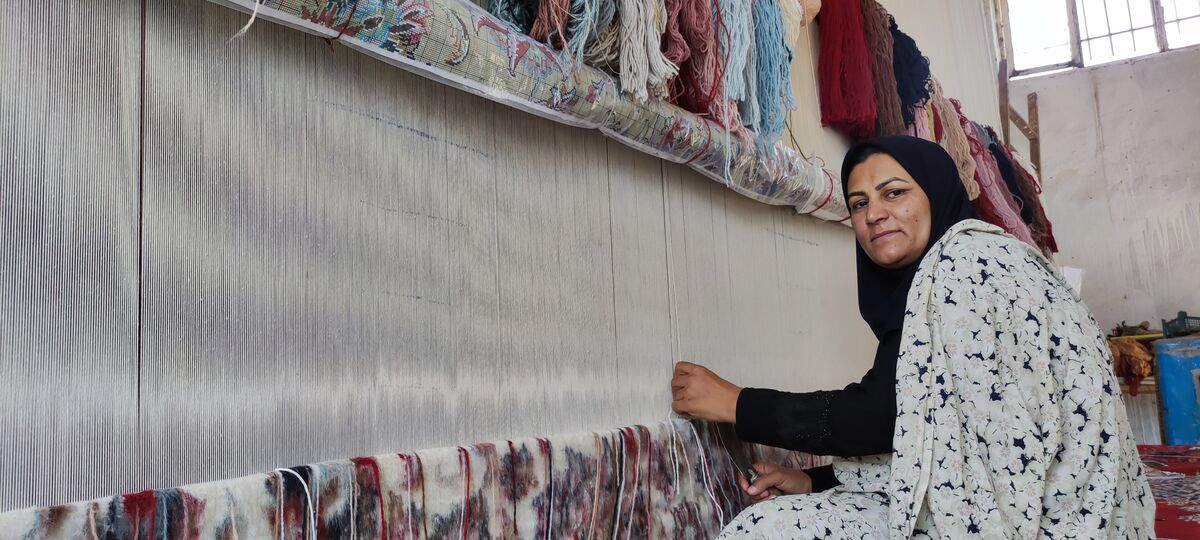درباره فاطمه صفا که کمک کرد زادگاهش مرندیز دهکده فرش دستباف شود/ روستایی با ۷۰۰ بافنده