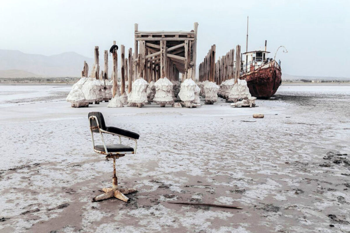 سطح آب دریاچه ارومیه همچنان در حال تبخیر است / مردم محلی به کمک دریاچه بیایند