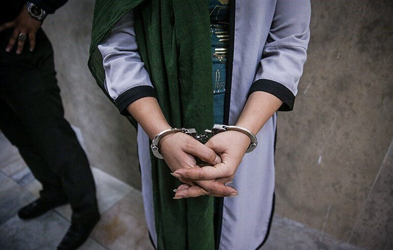 زن کلاهبردار ۲۲ میلیاردی در سمنان دستگیر شد