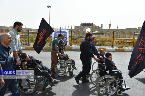 تشرف کاروان زیارتی معلولین فیاض بخش به حرم مطهر رضوی