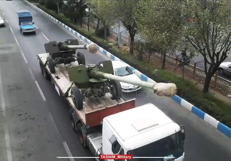 اعزام تجهیزات زرهی نیروی زمینی سپاه به مرزهای شمالغرب