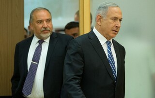 لیبرمن خطاب به نتانیاهو: تو برای نفع شخصی، اسرائیل را به آتش خواهی کشید