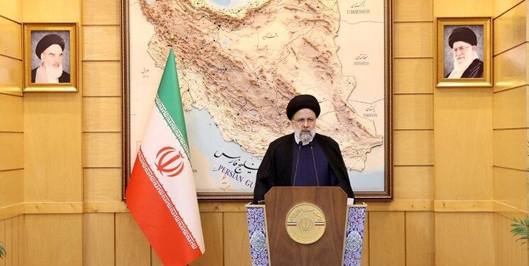 رئیسی در بدو ورود به تهران: ۳ هزار و ۵۰۰ لوح هخامنشی به عنوان سوغات سفر تحویل موزه‌های ایران شد