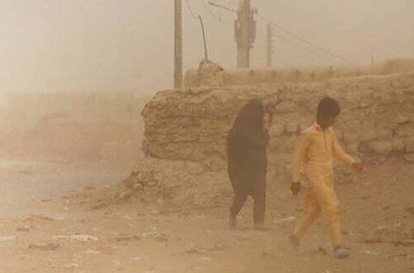 باد شدید و گرد و خاک مدارس و ادارات سیستان را به تعطیلی کشاند