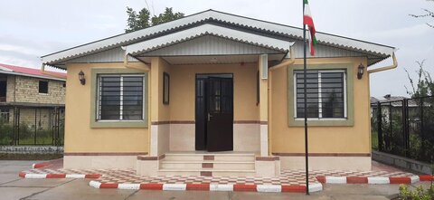 درباره احمد کاظملو، معلمی که همیشه به فکر ساختن است/ ساخت سه مدرسه با کاغذهای باطله