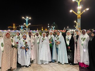 تشرف بانوان مهمان جشنواره «رسانه خورشید» به حرم مطهر رضوی