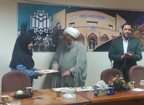 در نشست شعری «پریسکه روح شعرمعاصر فارسی» مطرح شد/ انتشار بیش از صد مجموعه شعر پریسکه در داخل و خارج از کشور