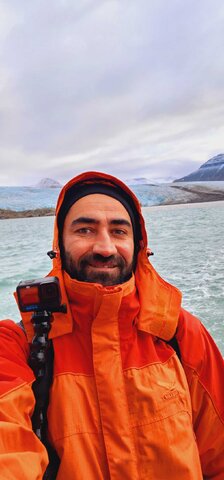 درباره موتورسوار مشهدی که سه ماه است با موتور سفر میکند / از محله گاز مشهد تا قطب شمال