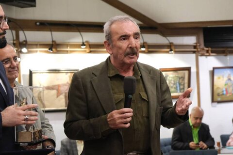 تجلیل از بیوک میرزایی در اختتامیه «رادیوتئاتر»