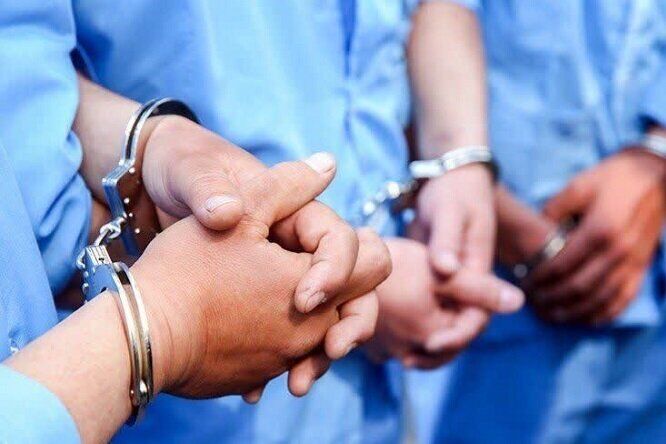 دستگیری ۴ قاچاقچی در بردسکن که ۲ کیلو و ۳۸۰ گرم تریاک بلعیده بودند 
