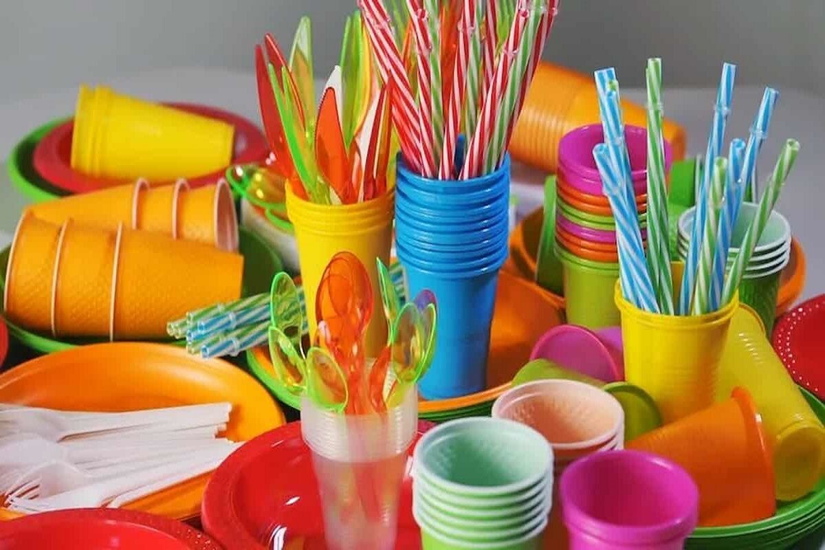 قانون منع فروش ظروف پلاستیکی یکبار مصرف در انگلیس اجرا شد